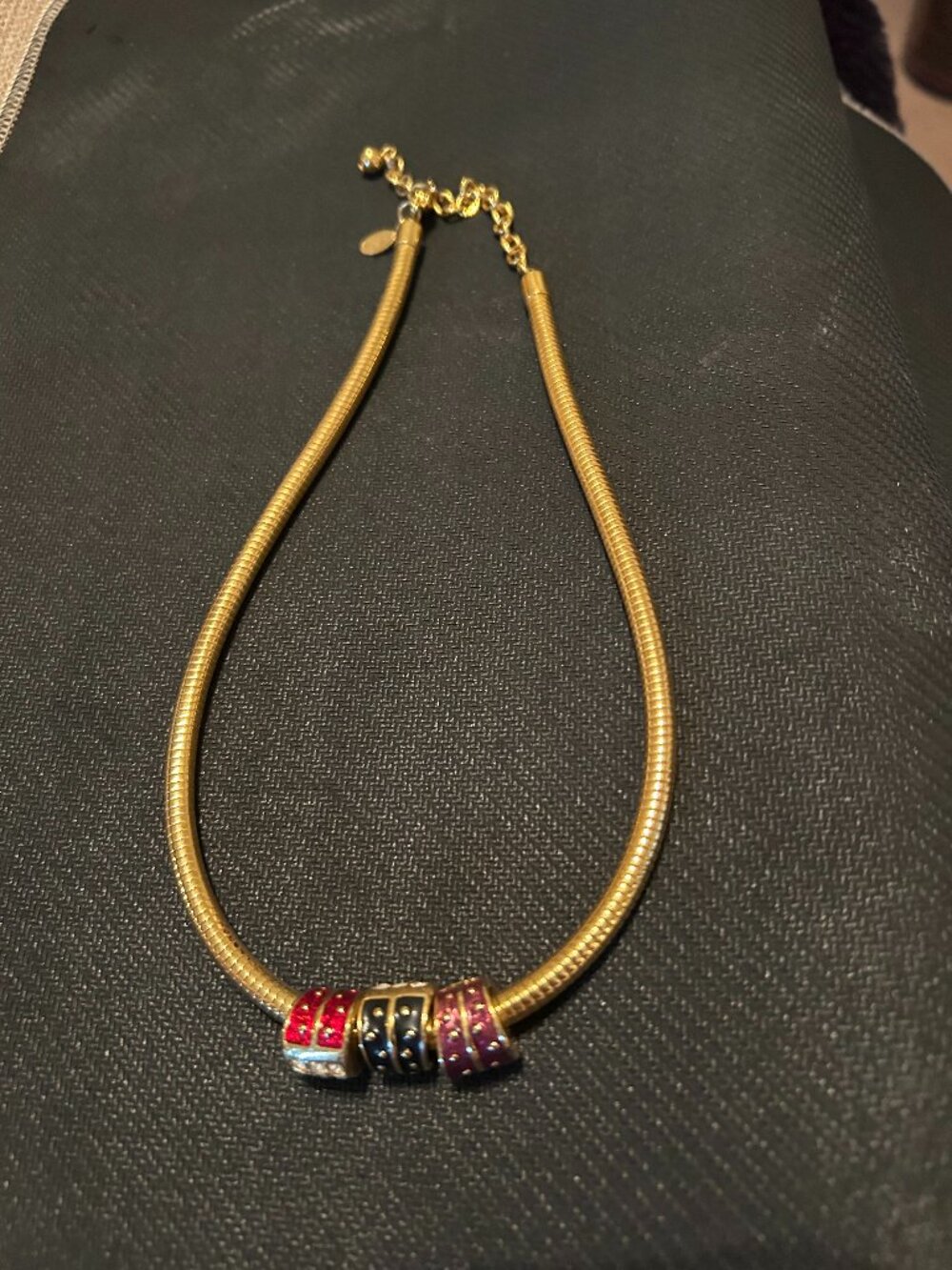 JOAN RIVER CHOKER